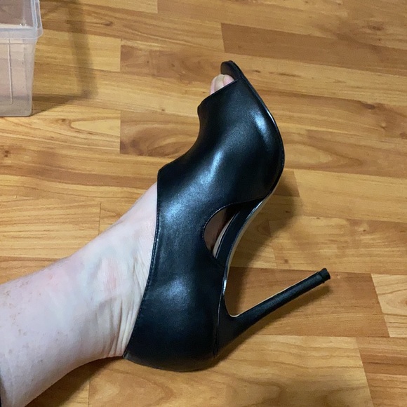 Heels - Picture 6 of 7